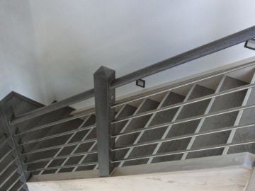 Treppenrenovierung - Brüstung mit Edelstahl Traversen