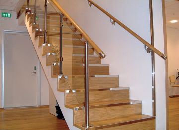 Treppenrenovierung - Treppen-Geländer mit Glas-Elementen