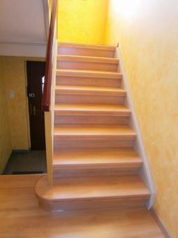 Treppenrenovierung - Rundkantensystem Dekor Buche