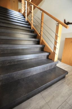 Treppenrenovierung - Treppe nachher 1