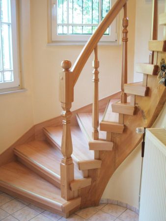 Buche-Treppen-Geländer mit kanelierten Stäben
