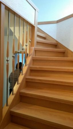 Treppenrenovierung - fertig renovierte Treppe