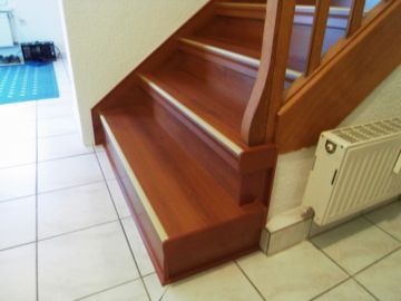 Treppenrenovierung - Seitenkappe am Antritt