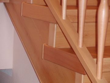 Treppenrenovierung - Wangenverkleidung - Buche mit Seitenkappen