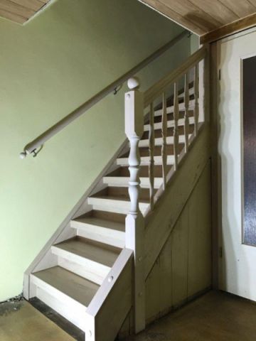 Treppenrenovierung - alte Treppe neu mit Nussbaum weiss 1